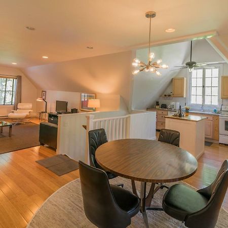 The Carriage House Loft Apartment Кингстън Екстериор снимка