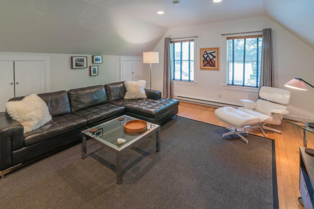 The Carriage House Loft Apartment Кингстън Екстериор снимка