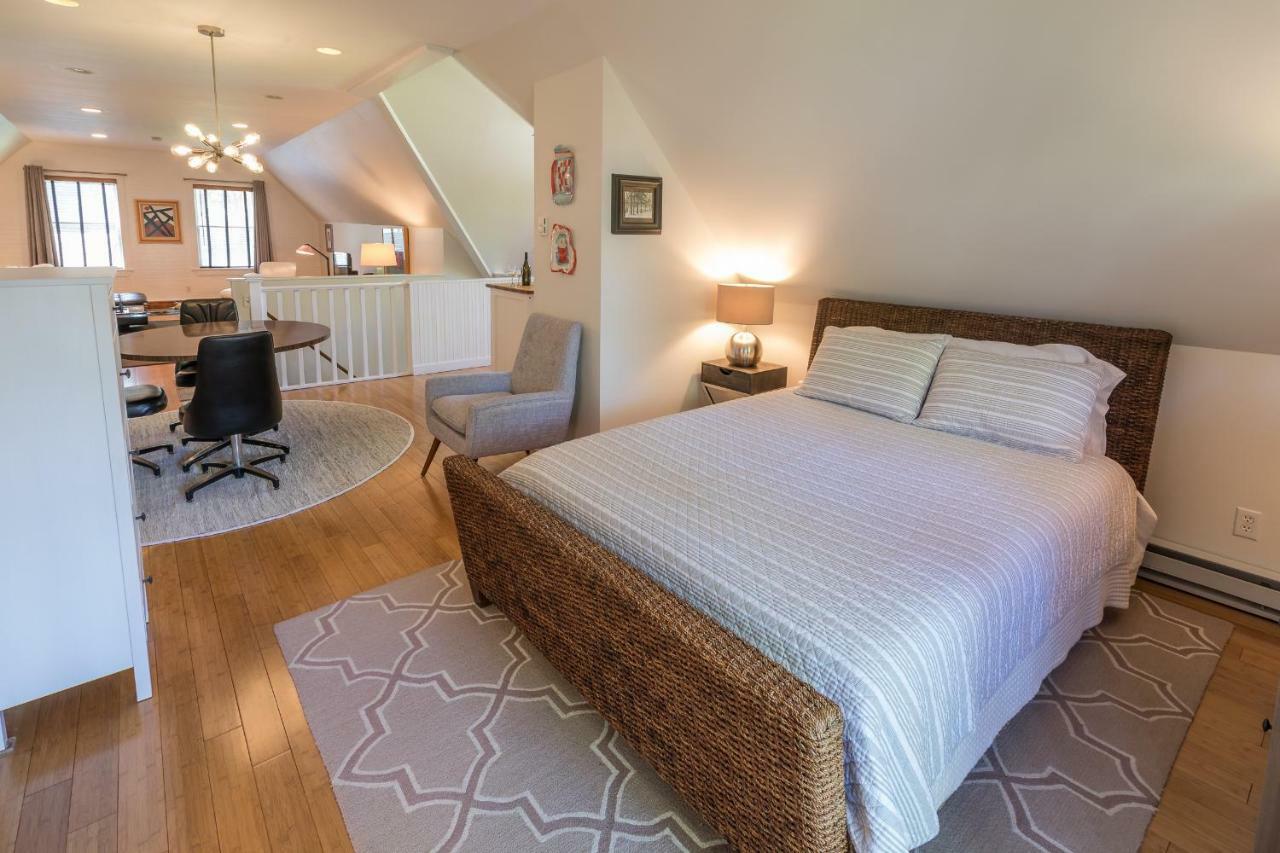 The Carriage House Loft Apartment Кингстън Екстериор снимка